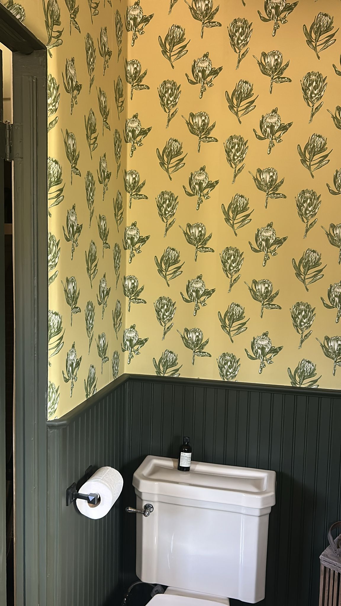 FSC Paper, FSC wallpaper, floral wallpaper, botanical wallpaper, LICK wallpaper, Kate Walton Collections, Kate Walton Wallpaper, ethical wallpaper, ethical business, interior styling, interior decor, bathroom wallpaper, bathroom decor